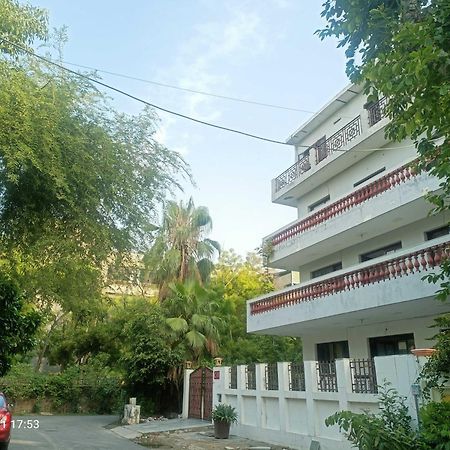 Отель Oyo Metro View Residency Near Snow World Нойда Экстерьер фото